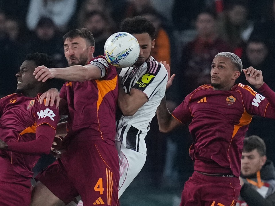 Momentka zo zápasu AS Rím - Juventus.