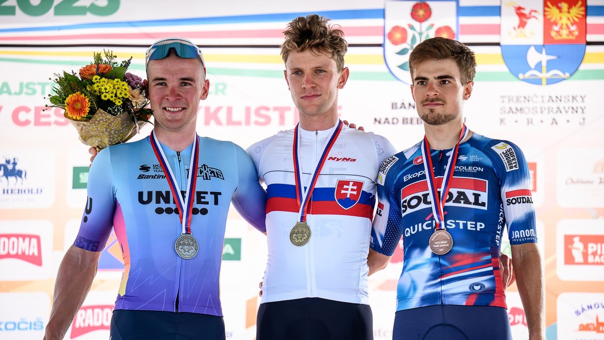 Matthias Schwarzbacher vyhral časovku na MSR pred Lukášom Kubišom a Martinom Svrčekom.