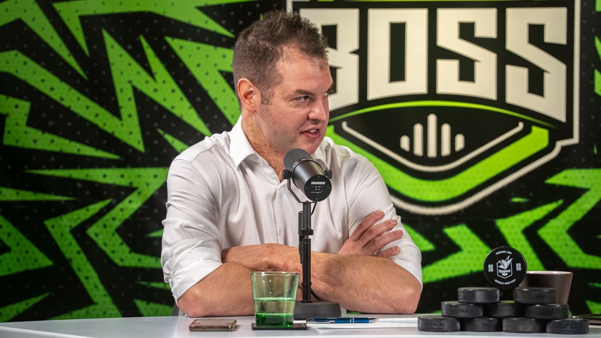 Ondrej Rusnák počas nahrávania podcastu Hokejový BOSS.