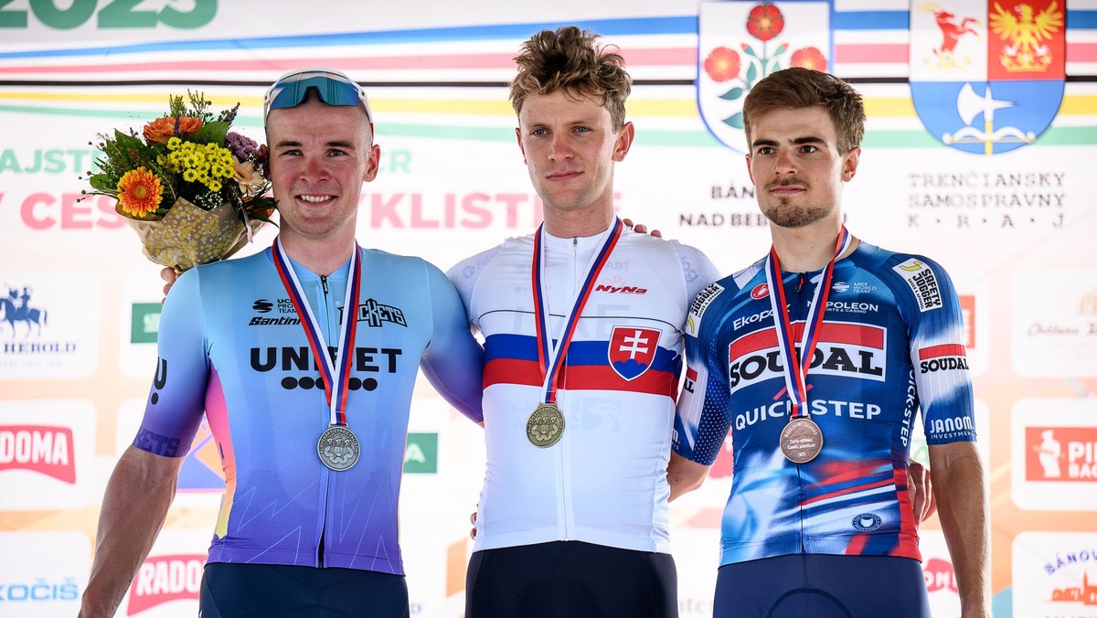 Matthias Schwarzbacher vyhral časovku na MSR pred Lukášom Kubišom a Martinom Svrčekom.