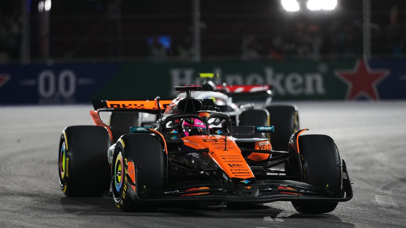 Na snímke Austrálčan Oscar Piastri z McLarenu.