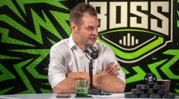 Ondrej Rusnák počas nahrávania podcastu Hokejový BOSS.