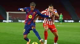 Lamine Yamal a Dávid Hancko.