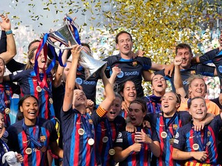 Futbalistky FC Barcelona sa tešia po triumfe v Lige majstrov.