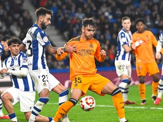 Raúl Asencio (v strede) v zápase proti Realu Sociedad.