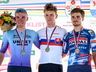 Matthias Schwarzbacher vyhral časovku na MSR pred Lukášom Kubišom a Martinom Svrčekom.