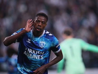 Hráč Anthony Musaba zo Samsunsporu sa teší z gólu.