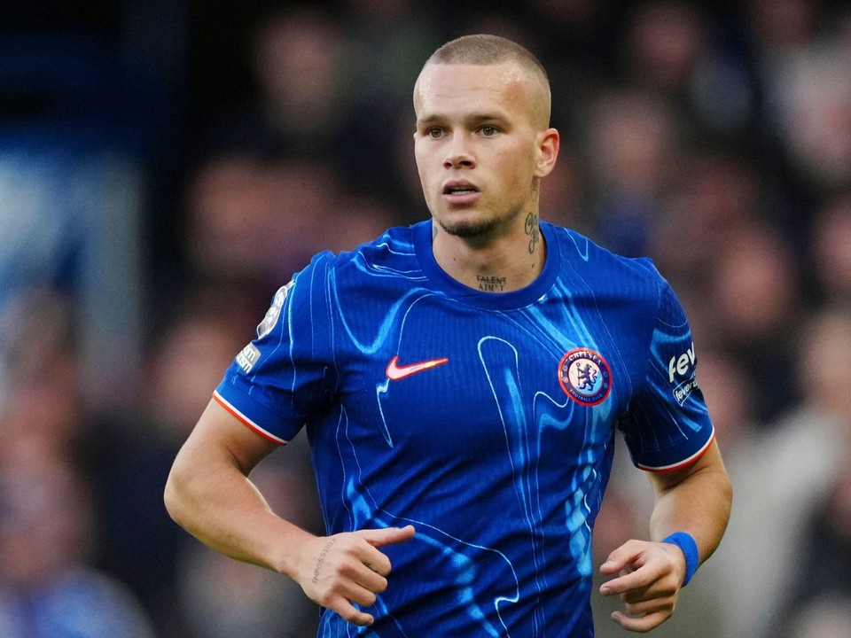 Mychajlo Mudryk v drese Chelsea