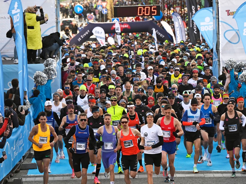 Štart jubilejného 20. ročníka ČSOB Bratislava Marathon 2025.