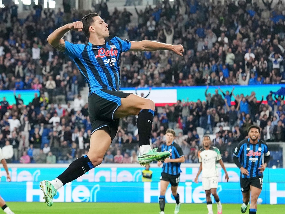 Nikola Krstovič oslavuje gól