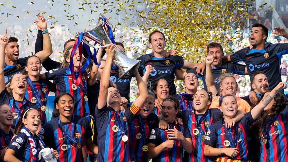 Futbalistky FC Barcelona sa tešia po triumfe v Lige majstrov.