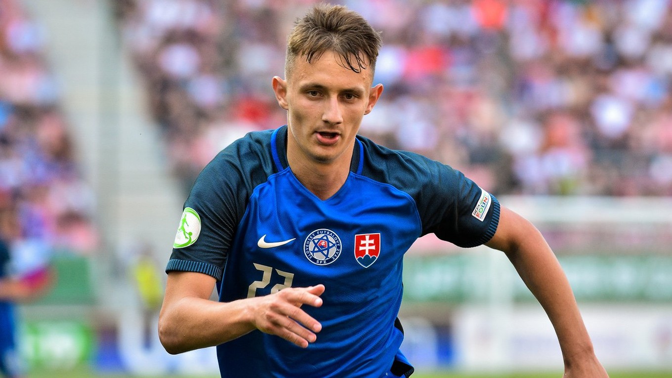 Dominik Hollý v drese slovenskej reprezentácie do 19 rokov.