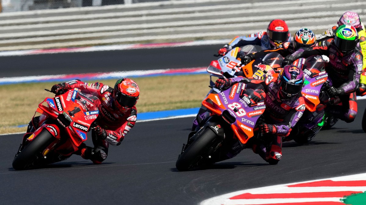 Jazdec Jorge Martin na čele Veľkej ceny San Marína MotoGP 2024.