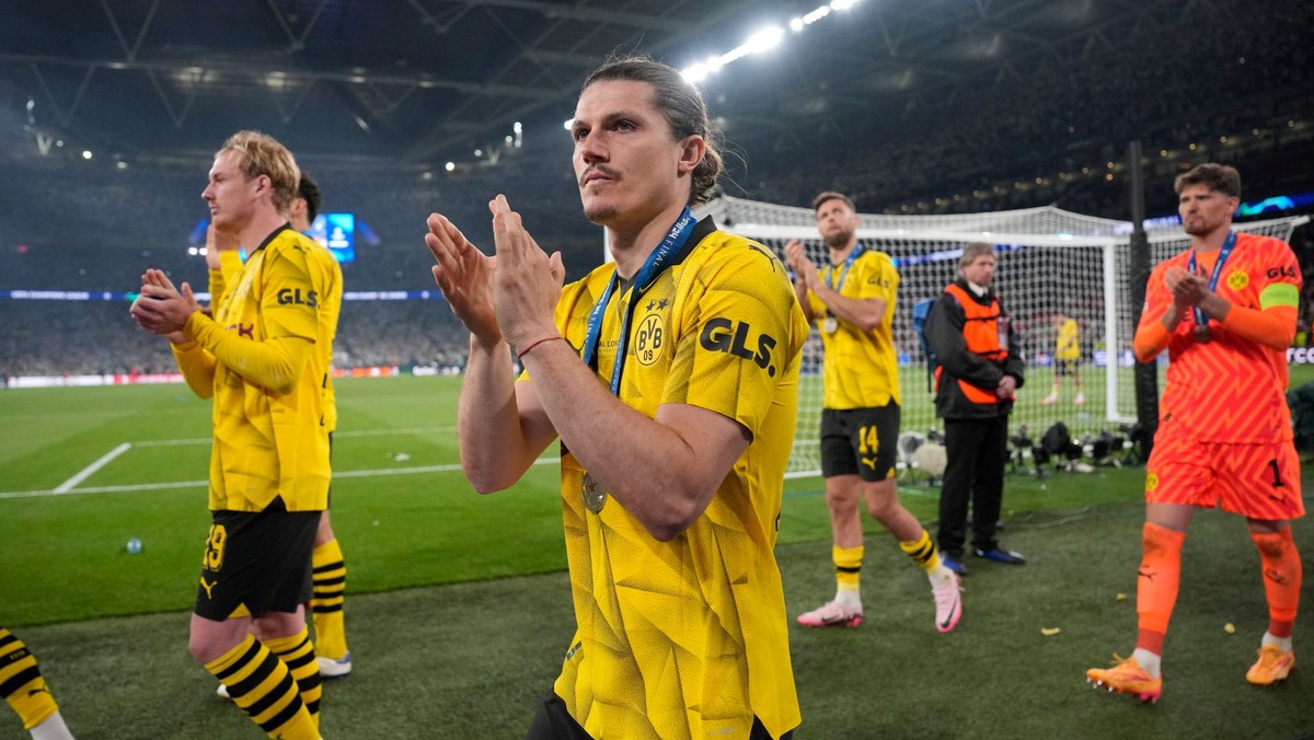 Marcel Sabitzer a ďalší hráči Borussie Dortmund po prehre vo finále Ligy majstrov.