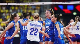 Slovenské volejbalistky sa tešia z bodu v zápase proti Švédsku na ME 2026. 
