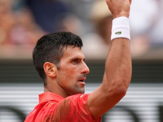 Novak Djokovič po vyhratej loptičke na Roland Garros 2023. 