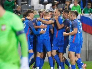 Gólová radosť hráčov Slovenska počas futbalového prípravného zápasu hráčov do 21 rokov.