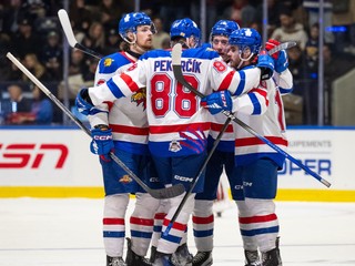 Juraj Pekarčík (v strede) so spoluhráčmi Monctonu