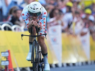 Tadej Pogačar počas časovky v 5. etape Tour de France 2025.