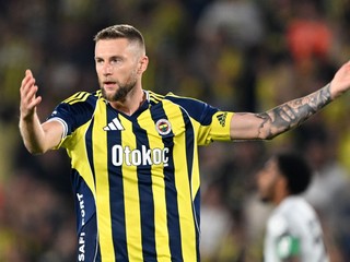 Slovenský futbalista v dree Fenerbahce Istanbul Milan Škriniar.