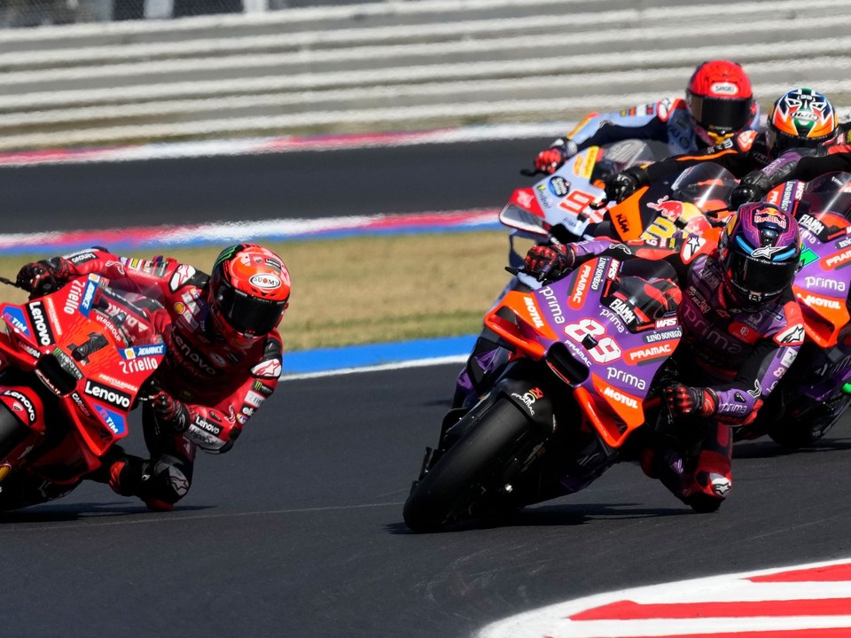 Jazdec Jorge Martin na čele Veľkej ceny San Marína MotoGP 2024.