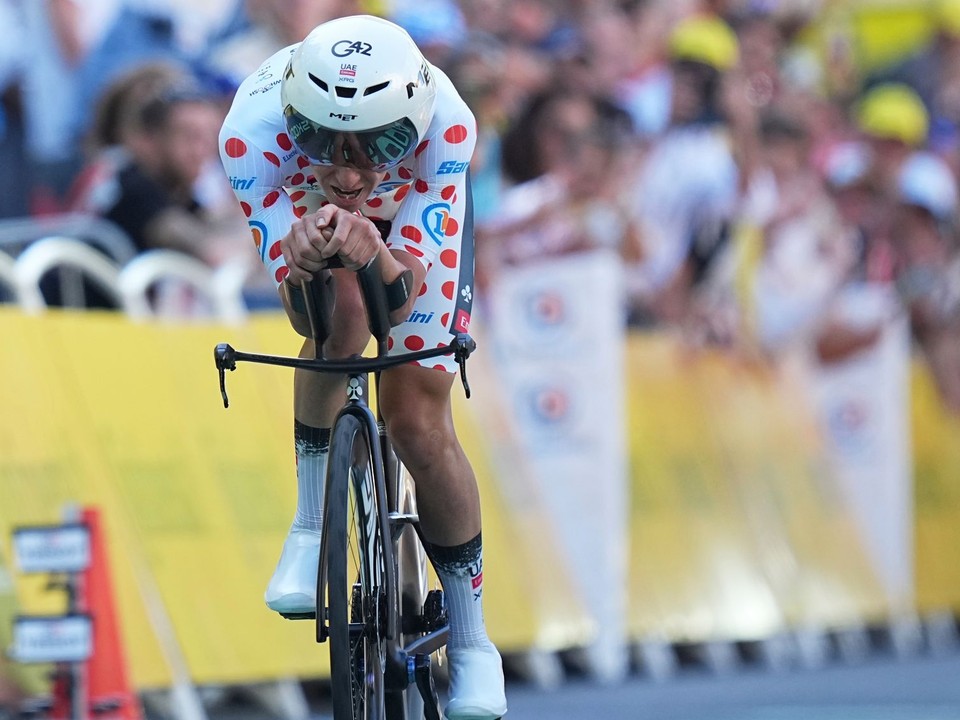 Tadej Pogačar počas časovky v 5. etape Tour de France 2025.