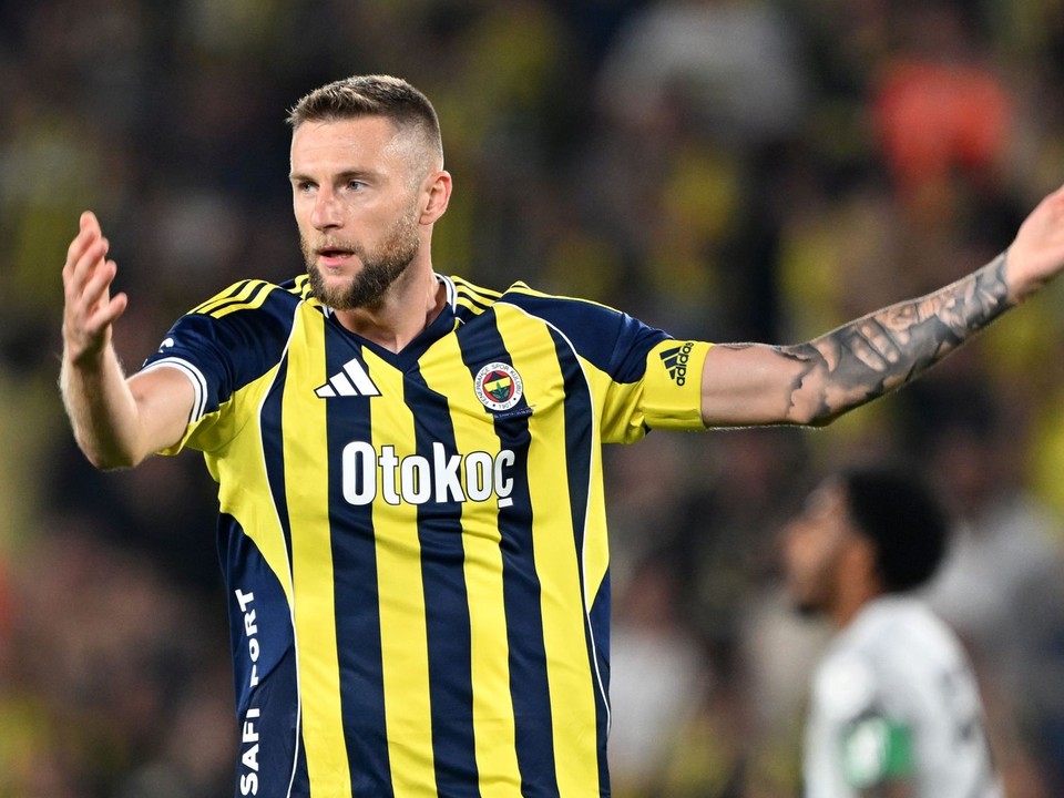 Slovenský futbalista v dree Fenerbahce Istanbul Milan Škriniar.