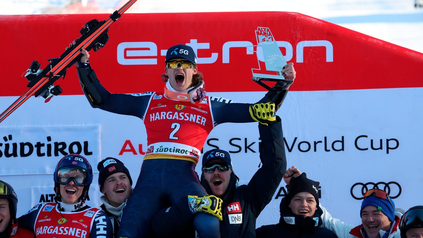 Športový TV program: Lyžiari idú pred Vianocami obrovský slalom a slalom.