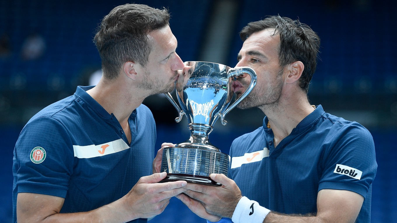 Filip Polášek (vľavo) a Ivan Dodig vyhrali Australian Open 2021.