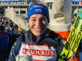Paulína Bátovská Fialková sa teší po pretekoch šprintu v Annecy-Le Grand Bornand.