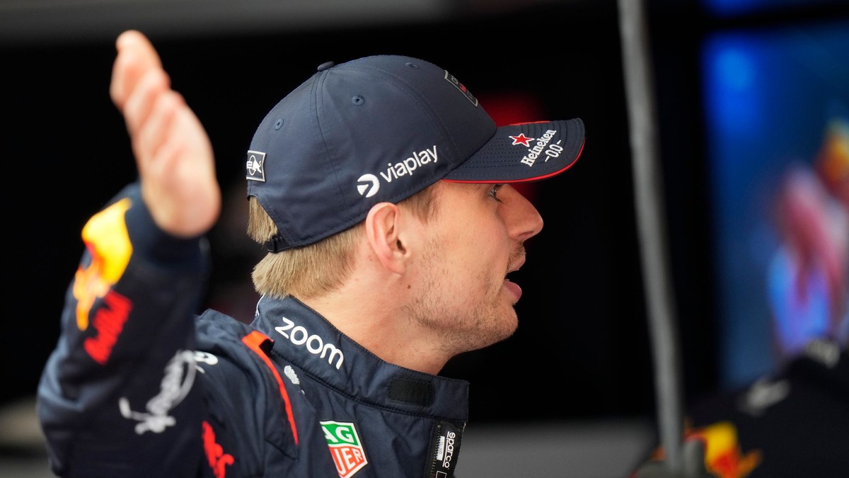 Max Verstappen na Red Bulle počas prvého tréningu pred Veľkou cenou Imilia Romagna 2024 v Imole.