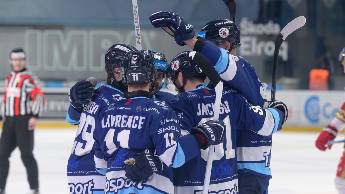 Radosť hráčov Nitry po góle.