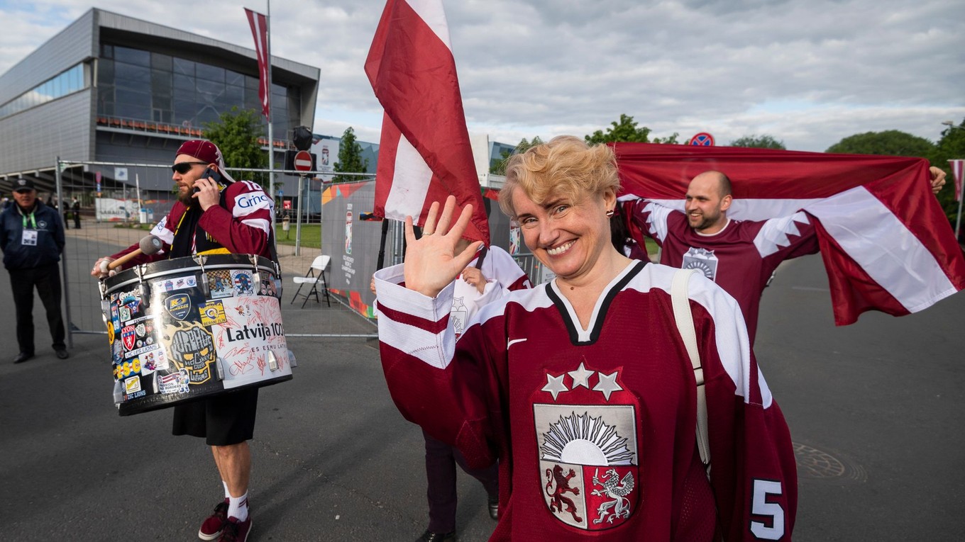 Lotyšskí hokejoví fanúšikovia. 