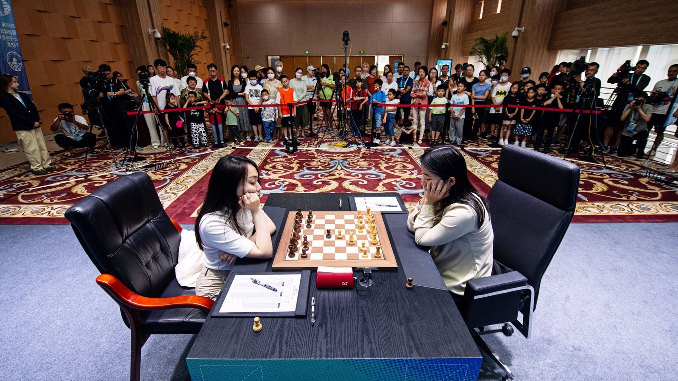 Zápas o titul majsterky sveta v šachu medzi Lej Tching-ťie a Ťü Wen-ťün.