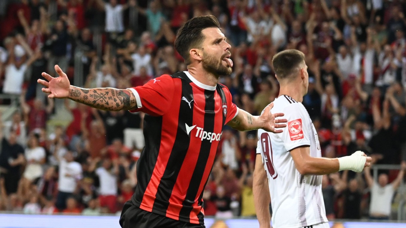 Futbalista Spartaka Trnava Michal Ďuriš sa teší z gólu.