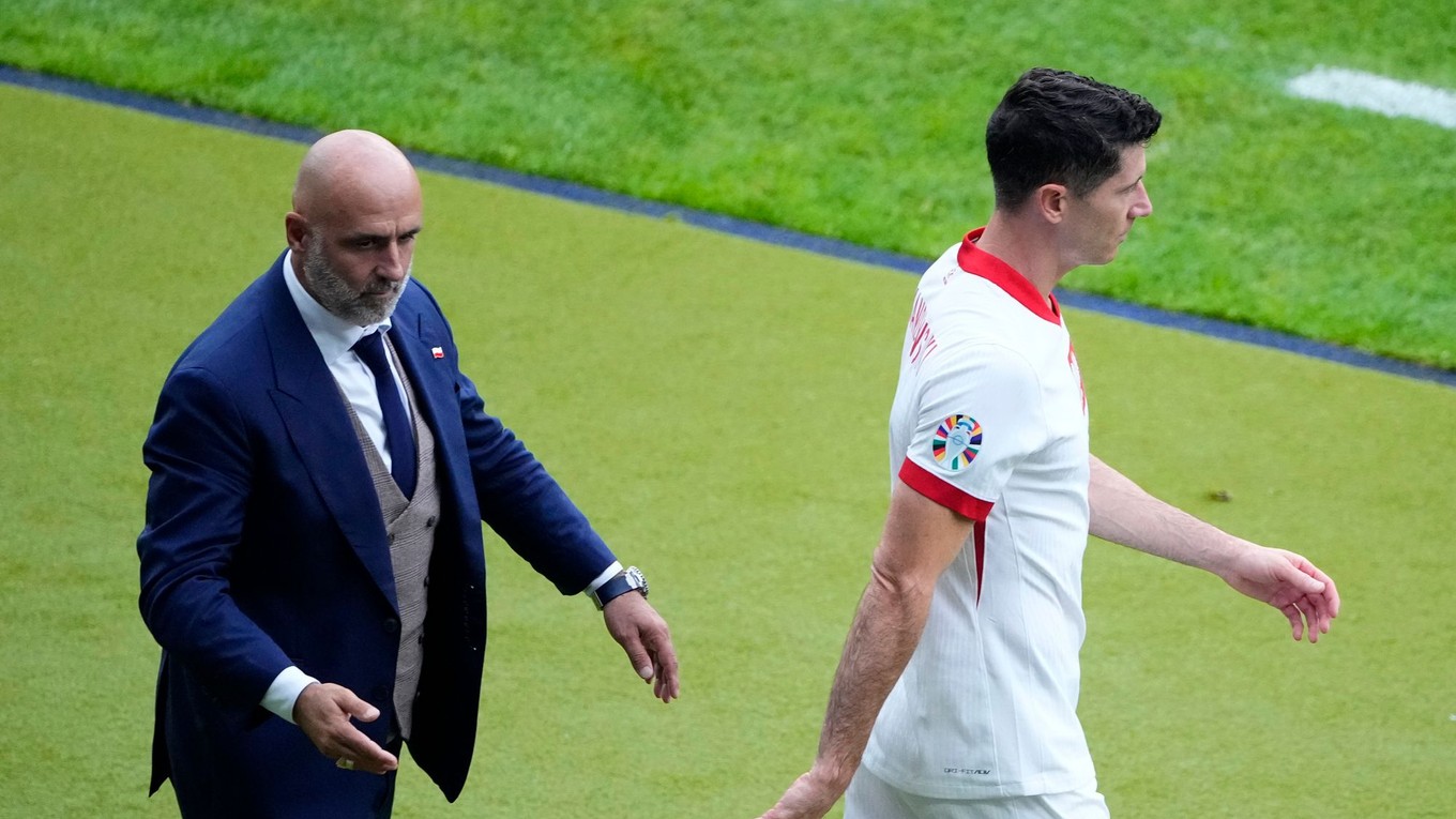 Robert Lewandowski a tréner Poľska Michal Probierz.