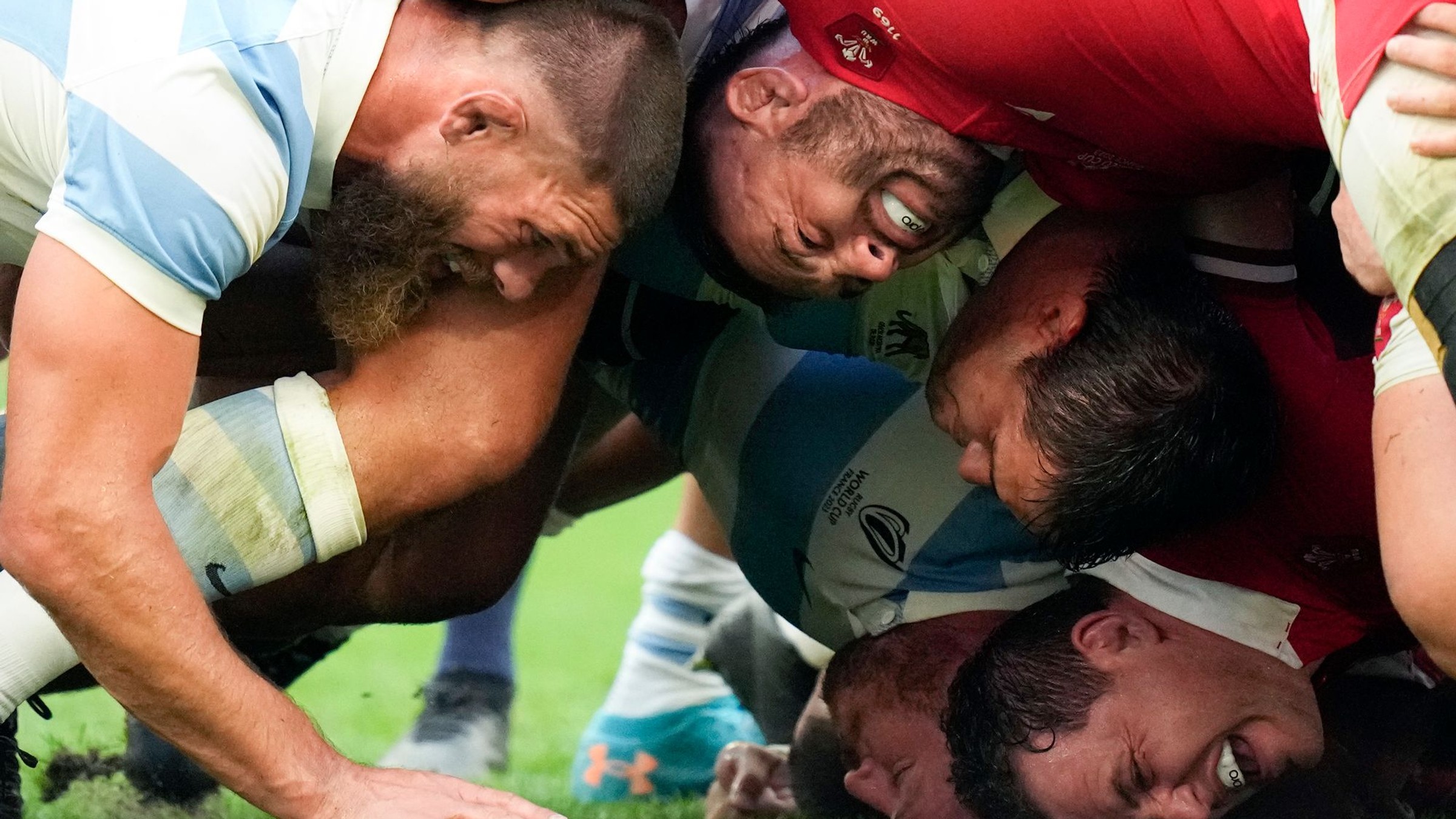 Momentka zo štvrťfinále Argentína - Wales na MS v rugby 2023.