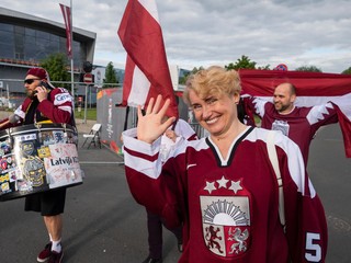 Lotyšskí hokejoví fanúšikovia. 