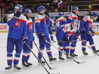 Slovenskí hokejisti pred zápasom Slovensko - Česko počas MS v hokeji do 20 rokov 2024.