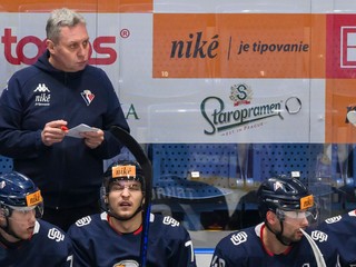 Tréner HC Slovan Peter Oremus počas zápasu 40. kola hokejovej Tipos extraligy HC Slovan Bratislava - HK Dukla Ingema Michalovce.