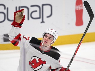 Šimon Nemec oslavuje víťazný gól v nájazdoch proti Washingtonu. 