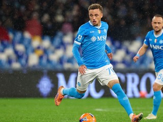 Slovenský hráč Neapolu Stanislav Lobotka (vpravo) a jeho spoluhráč Noa Lang