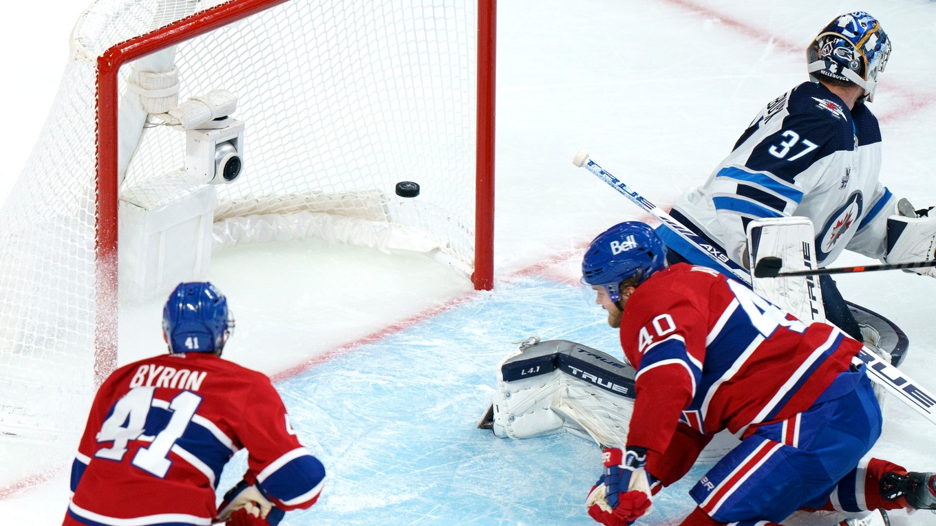 Joel Armia strieľa gól za Montreal Canadiens.