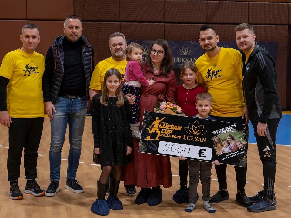 Účastníci turnaja vyzbierali pre rodinu, ktorá prišla o otca, dvetisíc eur.