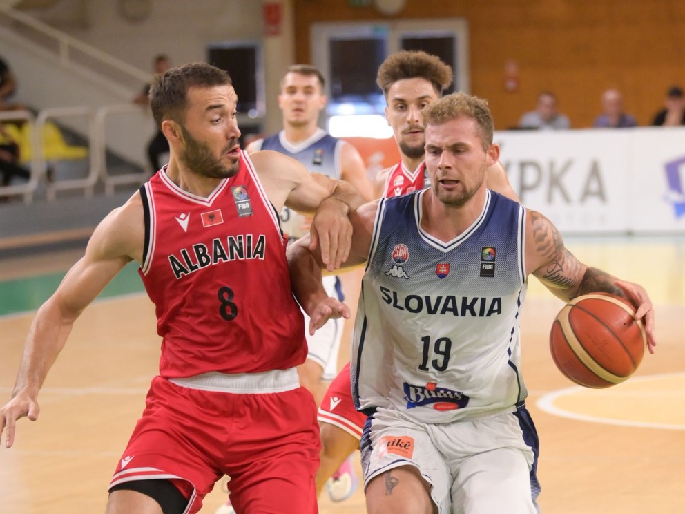 Slovenský basketbalista Jakub Mokráň v zápase proti Albánsku.