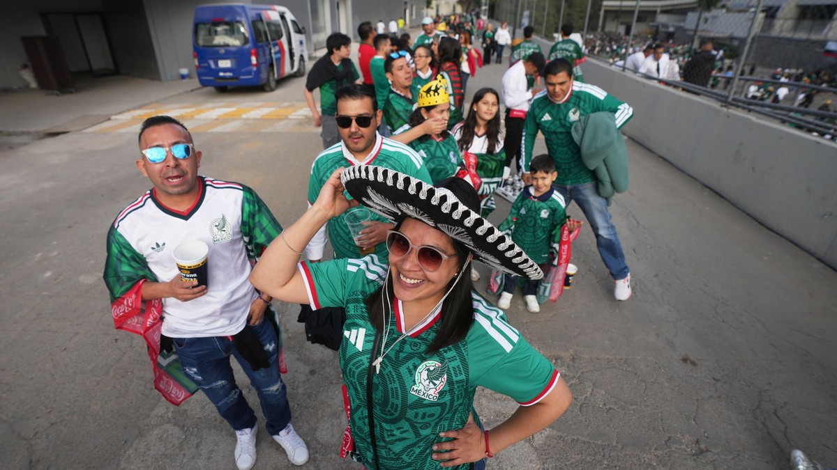 Mexickí futbaloví fanúšikovia.
