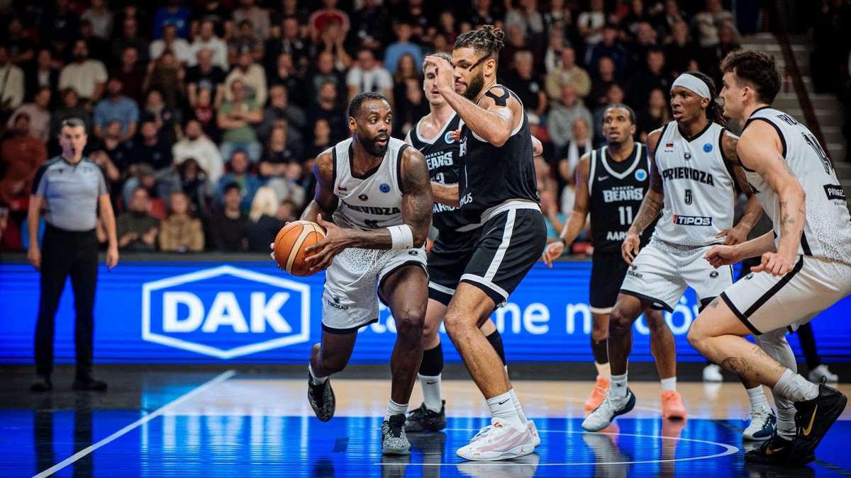 Momentka zo zápasu BC Prievidza - Bakken Bears Aarhus.