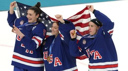 Hokejistky USA sa tešia zo zlatých medailí na ZOH 2026.