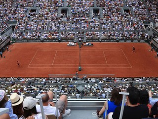 Tenisový kurt počas Roland Garros. 