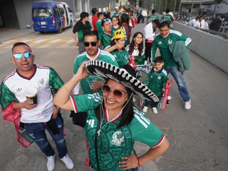 Mexickí futbaloví fanúšikovia.